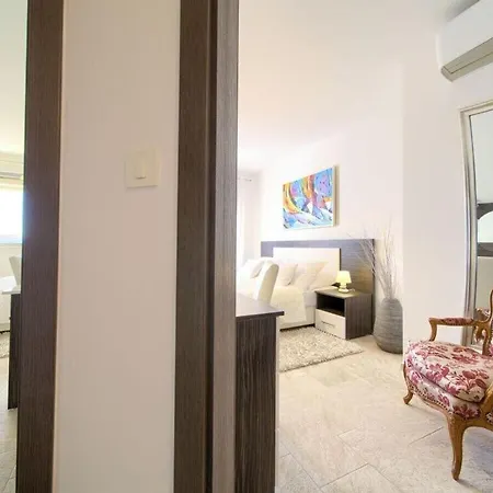 Miracle 1 Comfortable * Krk Town